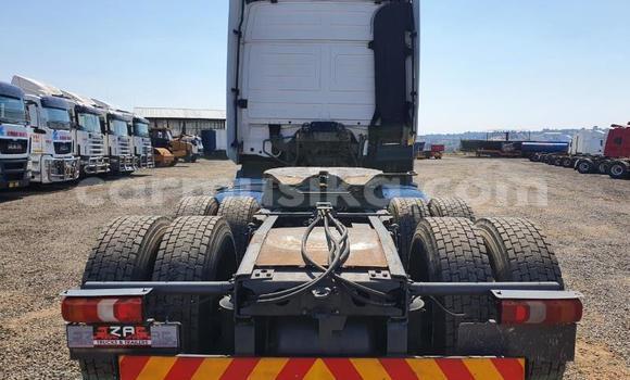 Tenga Tsaru Mercedes‒Benz Truck Chena Rori in Beitbridge in Matabeleland South Tenga Tsaru Mercedes‒Benz Truck Chena Rori in Beitbridge in Matabeleland South