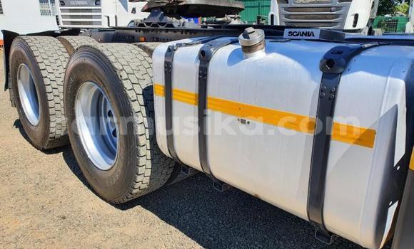 Nunua Ilio tumika Scania Irizar Nyeupe Lori ndani ya Beitbridge nchini Matabeleland Kusini Nunua Ilio tumika Scania Irizar Nyeupe Lori ndani ya Beitbridge nchini Matabeleland Kusini