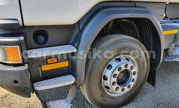 Nunua Ilio tumika Scania Irizar Nyeupe Lori ndani ya Beitbridge nchini Matabeleland Kusini Nunua Ilio tumika Scania Irizar Nyeupe Lori ndani ya Beitbridge nchini Matabeleland Kusini