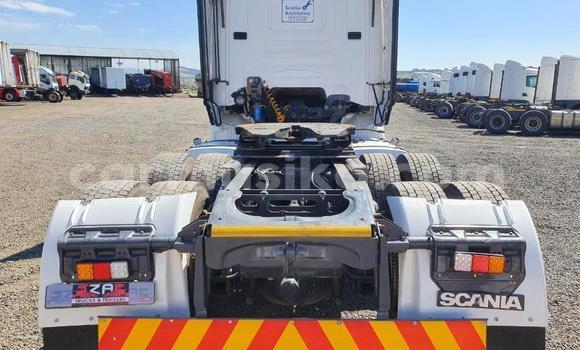 Tenga Tsaru Scania Irizar Chena Rori in Beitbridge in Matabeleland South Tenga Tsaru Scania Irizar Chena Rori in Beitbridge in Matabeleland South