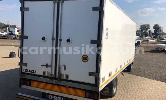 Acheter Occasion Utilitaire Isuzu FTR 850 Blanc à Beitbridge, Matabeleland South Acheter Occasion Utilitaire Isuzu FTR 850 Blanc à Beitbridge, Matabeleland South