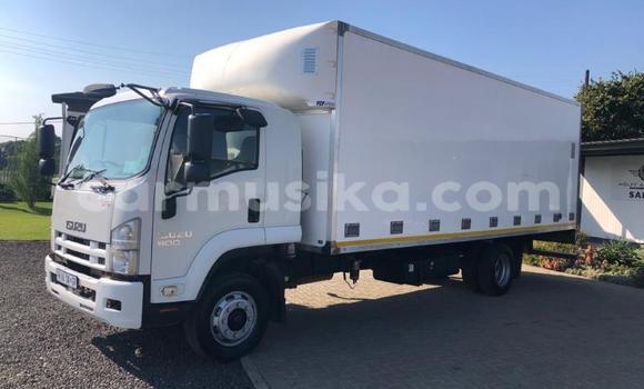 Acheter Occasion Utilitaire Isuzu FTR 850 Blanc à Beitbridge, Matabeleland South Acheter Occasion Utilitaire Isuzu FTR 850 Blanc à Beitbridge, Matabeleland South