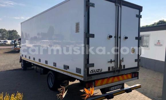 Acheter Occasion Utilitaire Isuzu FTR 850 Blanc à Beitbridge, Matabeleland South Acheter Occasion Utilitaire Isuzu FTR 850 Blanc à Beitbridge, Matabeleland South