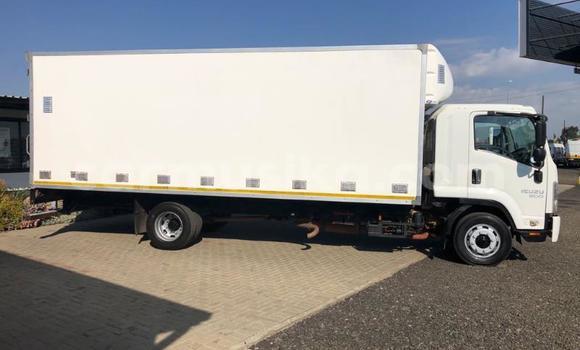 Acheter Occasion Utilitaire Isuzu FTR 850 Blanc à Beitbridge, Matabeleland South Acheter Occasion Utilitaire Isuzu FTR 850 Blanc à Beitbridge, Matabeleland South