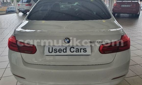 Tenga Tsaru BMW 3–Series Chena Mota in Beitbridge in Matabeleland South Tenga Tsaru BMW 3–Series Chena Mota in Beitbridge in Matabeleland South