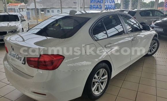 Tenga Tsaru BMW 3–Series Chena Mota in Beitbridge in Matabeleland South Tenga Tsaru BMW 3–Series Chena Mota in Beitbridge in Matabeleland South