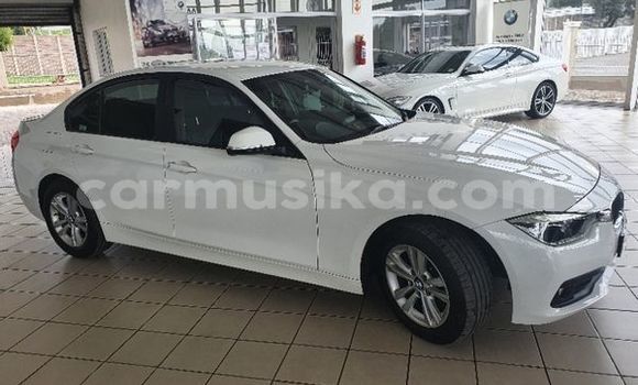 Tenga Tsaru BMW 3–Series Chena Mota in Beitbridge in Matabeleland South Tenga Tsaru BMW 3–Series Chena Mota in Beitbridge in Matabeleland South