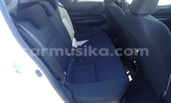 Acheter Occasion Voiture Toyota Aqua Blanc à Beitbridge, Matabeleland South Acheter Occasion Voiture Toyota Aqua Blanc à Beitbridge, Matabeleland South