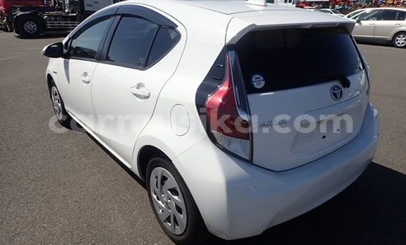 Acheter Occasion Voiture Toyota Aqua Blanc à Beitbridge, Matabeleland South Acheter Occasion Voiture Toyota Aqua Blanc à Beitbridge, Matabeleland South
