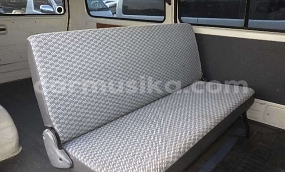 Buy Used Toyota Hiace White Car in Beitbridge in Matabeleland South Buy Used Toyota Hiace White Car in Beitbridge in Matabeleland South