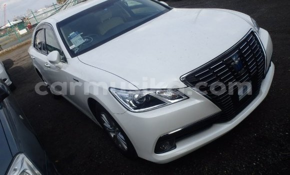 Buy Used Toyota Crown White Car in Beitbridge in Matabeleland South