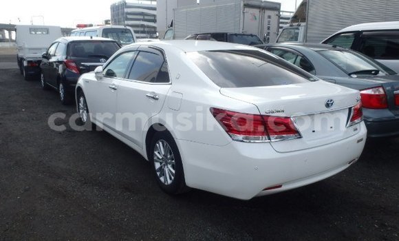 Nunua Ilio tumika Toyota Crown Nyeupe Gari ndani ya Beitbridge nchini Matabeleland Kusini Nunua Ilio tumika Toyota Crown Nyeupe Gari ndani ya Beitbridge nchini Matabeleland Kusini