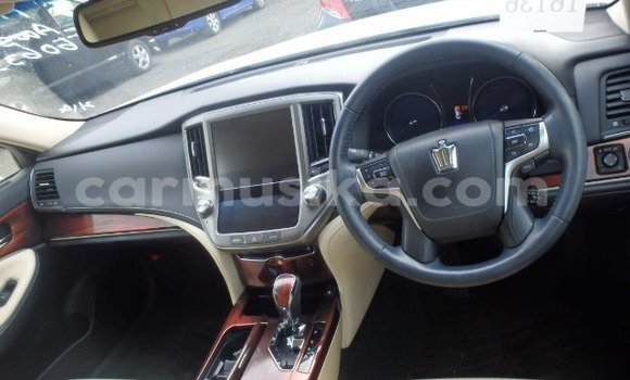 Nunua Ilio tumika Toyota Crown Nyeupe Gari ndani ya Beitbridge nchini Matabeleland Kusini Nunua Ilio tumika Toyota Crown Nyeupe Gari ndani ya Beitbridge nchini Matabeleland Kusini