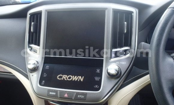 Nunua Ilio tumika Toyota Crown Nyeupe Gari ndani ya Beitbridge nchini Matabeleland Kusini Nunua Ilio tumika Toyota Crown Nyeupe Gari ndani ya Beitbridge nchini Matabeleland Kusini