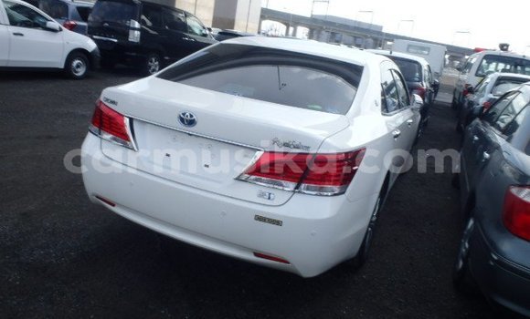 Nunua Ilio tumika Toyota Crown Nyeupe Gari ndani ya Beitbridge nchini Matabeleland Kusini Nunua Ilio tumika Toyota Crown Nyeupe Gari ndani ya Beitbridge nchini Matabeleland Kusini