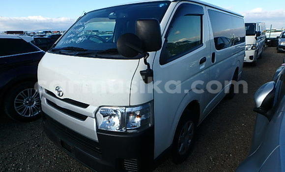 Acheter Occasion Voiture Toyota Hiace Blanc à Beitbridge, Matabeleland South