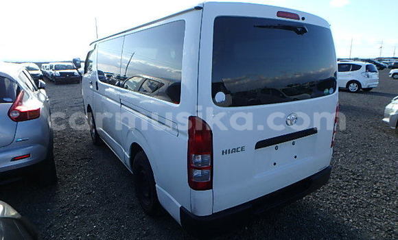 Nunua Ilio tumika Toyota Hiace Nyeupe Gari ndani ya Beitbridge nchini Matabeleland Kusini Nunua Ilio tumika Toyota Hiace Nyeupe Gari ndani ya Beitbridge nchini Matabeleland Kusini