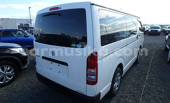 Nunua Ilio tumika Toyota Hiace Nyeupe Gari ndani ya Beitbridge nchini Matabeleland Kusini Nunua Ilio tumika Toyota Hiace Nyeupe Gari ndani ya Beitbridge nchini Matabeleland Kusini