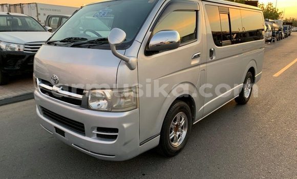Buy Used Toyota Hiace Silver Car in Beitbridge in Matabeleland South Buy Used Toyota Hiace Silver Car in Beitbridge in Matabeleland South