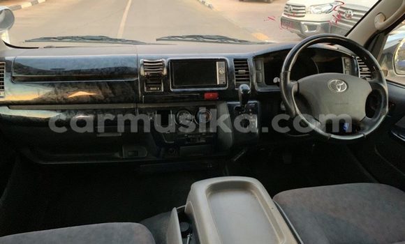 Nunua Ilio tumika Toyota Hiace Fedha Gari ndani ya Beitbridge nchini Matabeleland Kusini Nunua Ilio tumika Toyota Hiace Fedha Gari ndani ya Beitbridge nchini Matabeleland Kusini