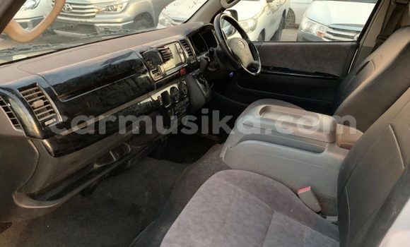 Nunua Ilio tumika Toyota Hiace Fedha Gari ndani ya Beitbridge nchini Matabeleland Kusini Nunua Ilio tumika Toyota Hiace Fedha Gari ndani ya Beitbridge nchini Matabeleland Kusini