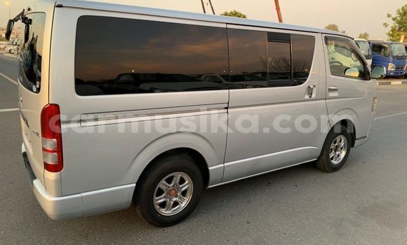 Nunua Ilio tumika Toyota Hiace Fedha Gari ndani ya Beitbridge nchini Matabeleland Kusini Nunua Ilio tumika Toyota Hiace Fedha Gari ndani ya Beitbridge nchini Matabeleland Kusini