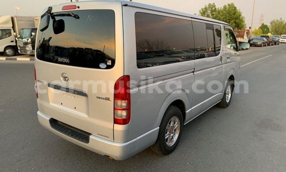 Nunua Ilio tumika Toyota Hiace Fedha Gari ndani ya Beitbridge nchini Matabeleland Kusini Nunua Ilio tumika Toyota Hiace Fedha Gari ndani ya Beitbridge nchini Matabeleland Kusini