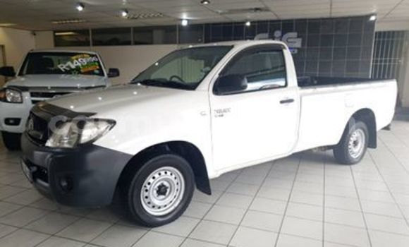 Tenga Tsaru Toyota Hilux Chena Mota in Beitbridge in Matabeleland South Tenga Tsaru Toyota Hilux Chena Mota in Beitbridge in Matabeleland South