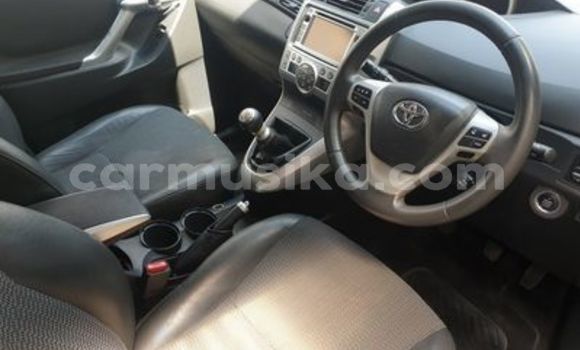 Acheter Occasion Voiture Toyota Verso Blanc à Beitbridge, Matabeleland South Acheter Occasion Voiture Toyota Verso Blanc à Beitbridge, Matabeleland South