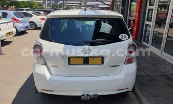 Acheter Occasion Voiture Toyota Verso Blanc à Beitbridge, Matabeleland South Acheter Occasion Voiture Toyota Verso Blanc à Beitbridge, Matabeleland South