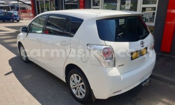 Acheter Occasion Voiture Toyota Verso Blanc à Beitbridge, Matabeleland South Acheter Occasion Voiture Toyota Verso Blanc à Beitbridge, Matabeleland South