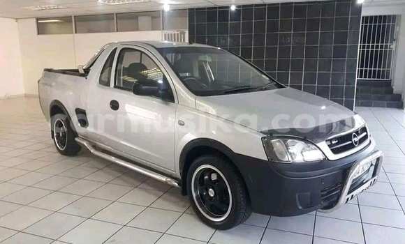 Nunua Ilio tumika Opel Corsa Fedha Gari ndani ya Beitbridge nchini Matabeleland Kusini