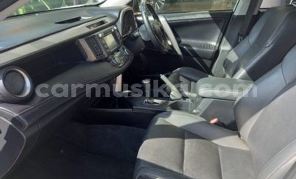 Acheter Occasion Voiture Toyota RAV4 Blanc à Beitbridge, Matabeleland South Acheter Occasion Voiture Toyota RAV4 Blanc à Beitbridge, Matabeleland South