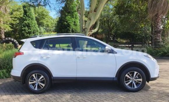 Acheter Occasion Voiture Toyota RAV4 Blanc à Beitbridge, Matabeleland South Acheter Occasion Voiture Toyota RAV4 Blanc à Beitbridge, Matabeleland South