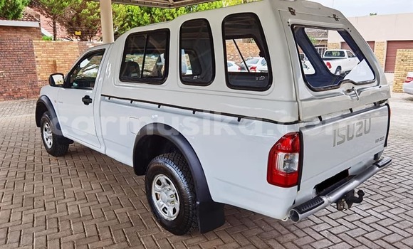 Buy Used Isuzu KB White Car in Beitbridge in Matabeleland South Buy Used Isuzu KB White Car in Beitbridge in Matabeleland South