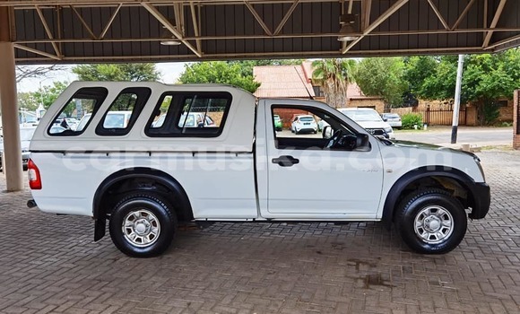 Buy Used Isuzu KB White Car in Beitbridge in Matabeleland South Buy Used Isuzu KB White Car in Beitbridge in Matabeleland South