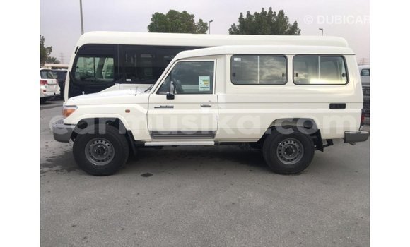 Acheter Import Voiture Toyota Land Cruiser Blanc à Import - Dubai, Harare Acheter Import Voiture Toyota Land Cruiser Blanc à Import - Dubai, Harare