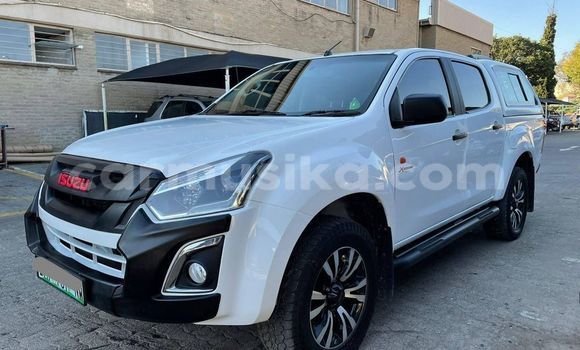 Tenga Tsaru Isuzu KB Chena Mota in Beitbridge in Matabeleland South Tenga Tsaru Isuzu KB Chena Mota in Beitbridge in Matabeleland South