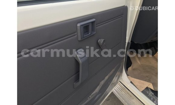 Acheter Import Voiture Toyota Land Cruiser Blanc à Import - Dubai, Harare Acheter Import Voiture Toyota Land Cruiser Blanc à Import - Dubai, Harare