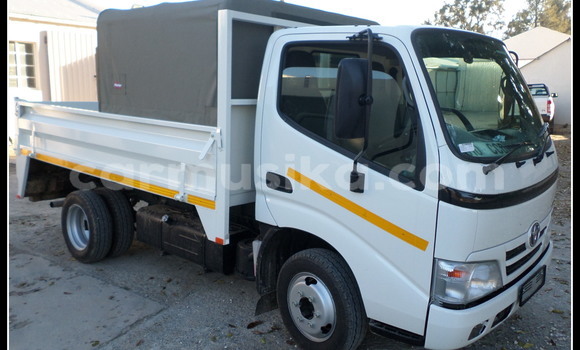 Buy Used Toyota Dyna White Truck in Beitbridge in Matabeleland South Buy Used Toyota Dyna White Truck in Beitbridge in Matabeleland South