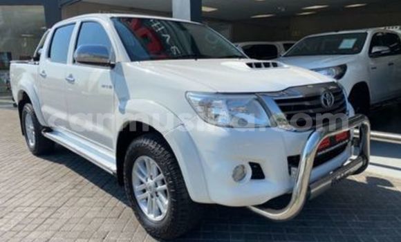 Buy Used Toyota Hilux White Car in Beitbridge in Matabeleland South