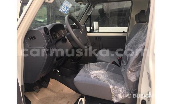 Acheter Import Voiture Toyota Land Cruiser Blanc à Import - Dubai, Harare Acheter Import Voiture Toyota Land Cruiser Blanc à Import - Dubai, Harare