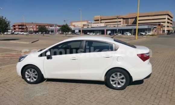 Acheter Occasion Voiture Kia Rio Blanc à Beitbridge, Matabeleland South Acheter Occasion Voiture Kia Rio Blanc à Beitbridge, Matabeleland South