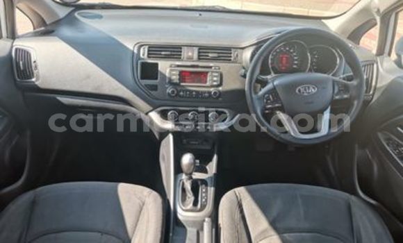 Acheter Occasion Voiture Kia Rio Blanc à Beitbridge, Matabeleland South Acheter Occasion Voiture Kia Rio Blanc à Beitbridge, Matabeleland South