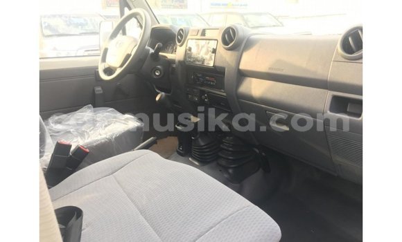 Acheter Import Voiture Toyota Land Cruiser Blanc à Import - Dubai, Harare Acheter Import Voiture Toyota Land Cruiser Blanc à Import - Dubai, Harare
