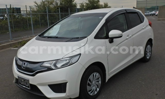 Buy Used Honda Fit White Car in Beitbridge in Matabeleland South