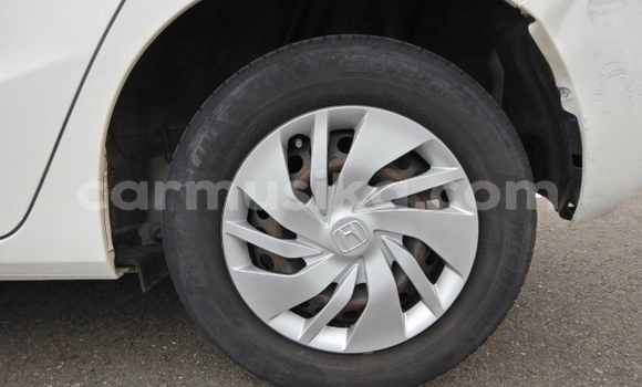 Acheter Occasion Voiture Honda Fit Blanc à Beitbridge, Matabeleland South Acheter Occasion Voiture Honda Fit Blanc à Beitbridge, Matabeleland South