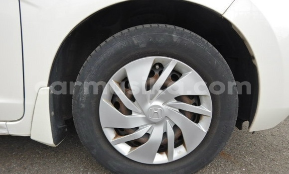 Acheter Occasion Voiture Honda Fit Blanc à Beitbridge, Matabeleland South Acheter Occasion Voiture Honda Fit Blanc à Beitbridge, Matabeleland South