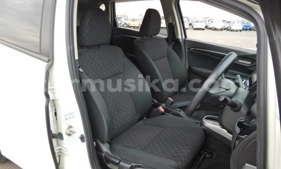 Acheter Occasion Voiture Honda Fit Blanc à Beitbridge, Matabeleland South Acheter Occasion Voiture Honda Fit Blanc à Beitbridge, Matabeleland South