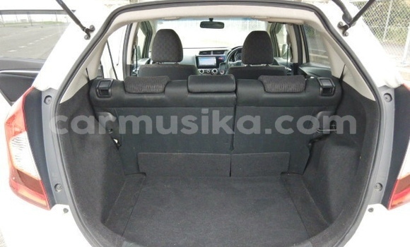 Acheter Occasion Voiture Honda Fit Blanc à Beitbridge, Matabeleland South Acheter Occasion Voiture Honda Fit Blanc à Beitbridge, Matabeleland South